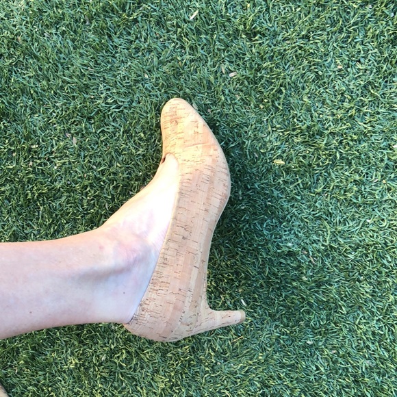 Gorgeous ladies Stuart Weitzman pumps in cork size 10 - Picture 4 of 8